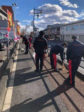 ☆周辺道路清掃しました☆